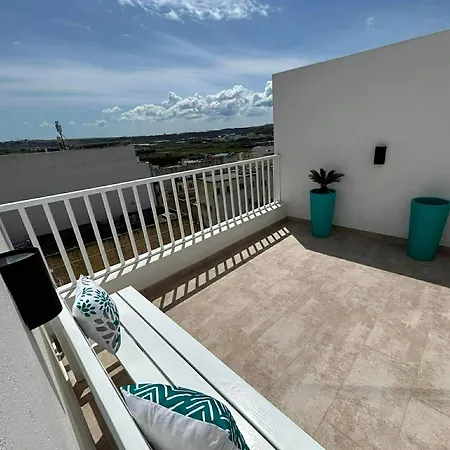 White Lotus Court Penthouse 14 Appartement