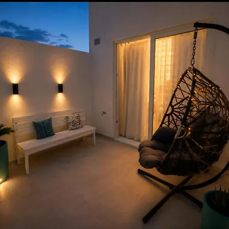 アパート White Lotus Court Penthouse 14 *